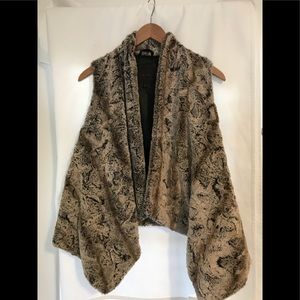 The Limited- Faux fur vest M/L